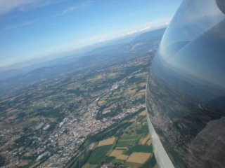  La tierra vista desde el cielo desde el planeador 